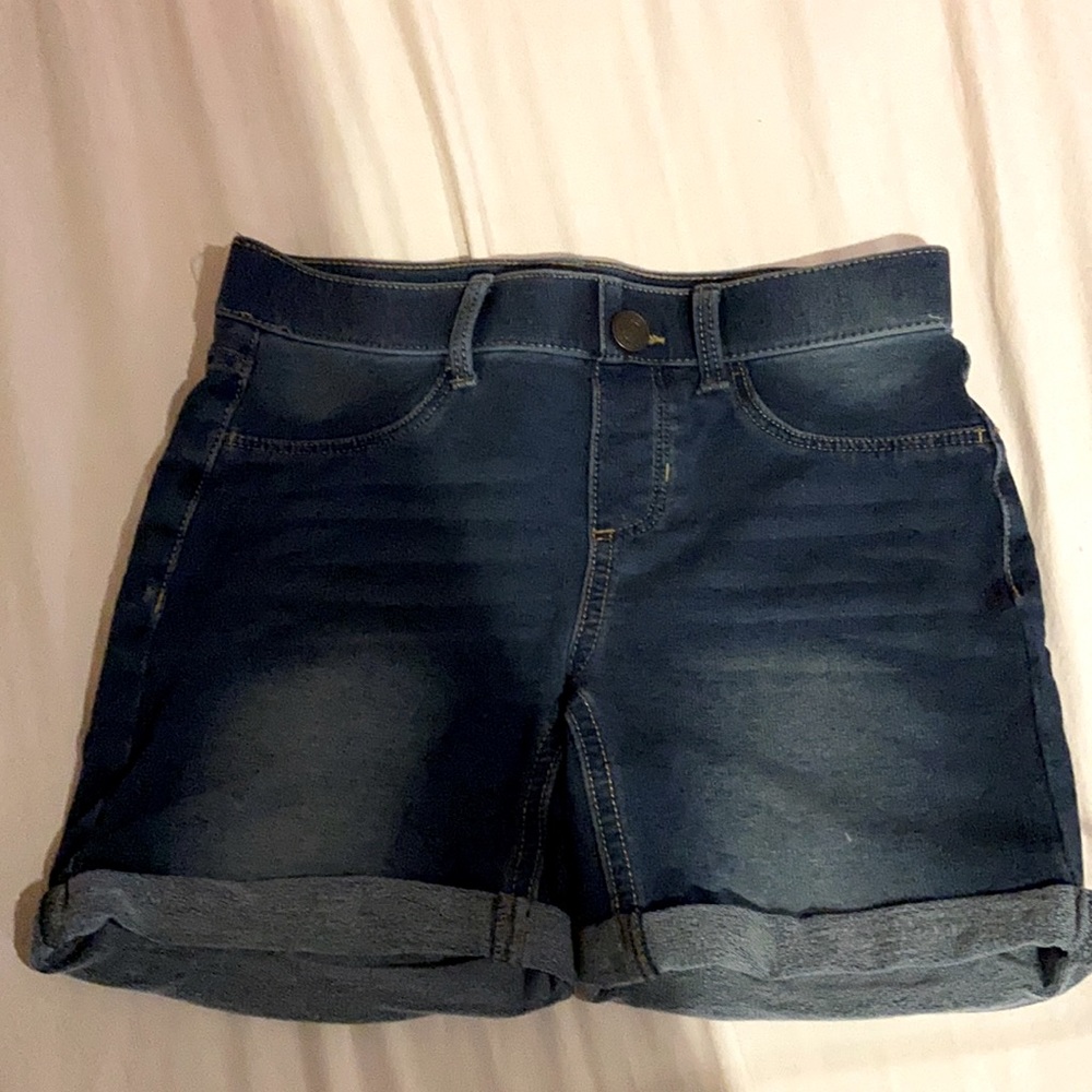 We are selling a nice pair of girls denim shorts.
